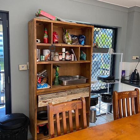 Arrival Lodge Hostel Accommodation Gold Coast Extérieur photo
