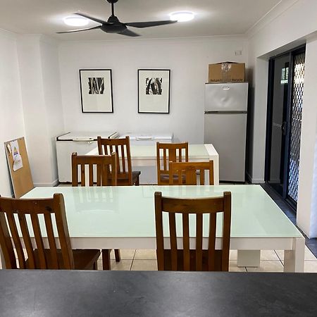 Arrival Lodge Hostel Accommodation Gold Coast Extérieur photo