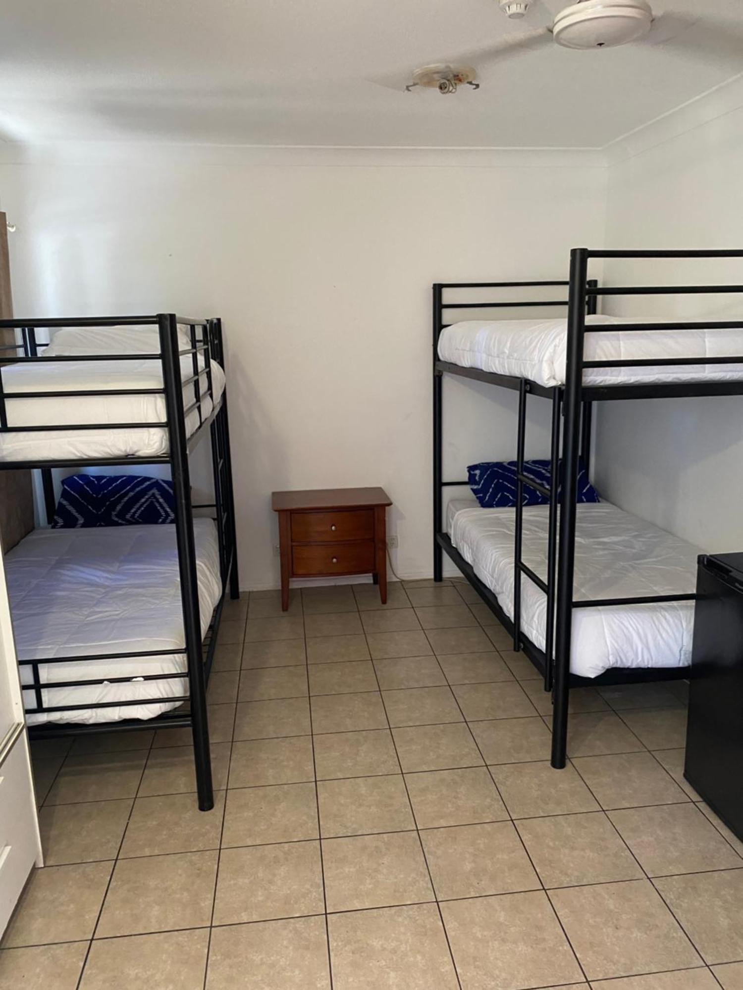 Arrival Lodge Hostel Accommodation Gold Coast Extérieur photo