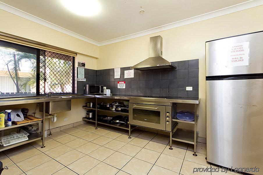 Arrival Lodge Hostel Accommodation Gold Coast Extérieur photo