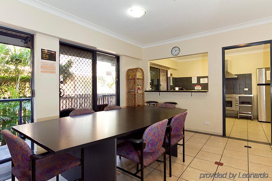 Arrival Lodge Hostel Accommodation Gold Coast Extérieur photo