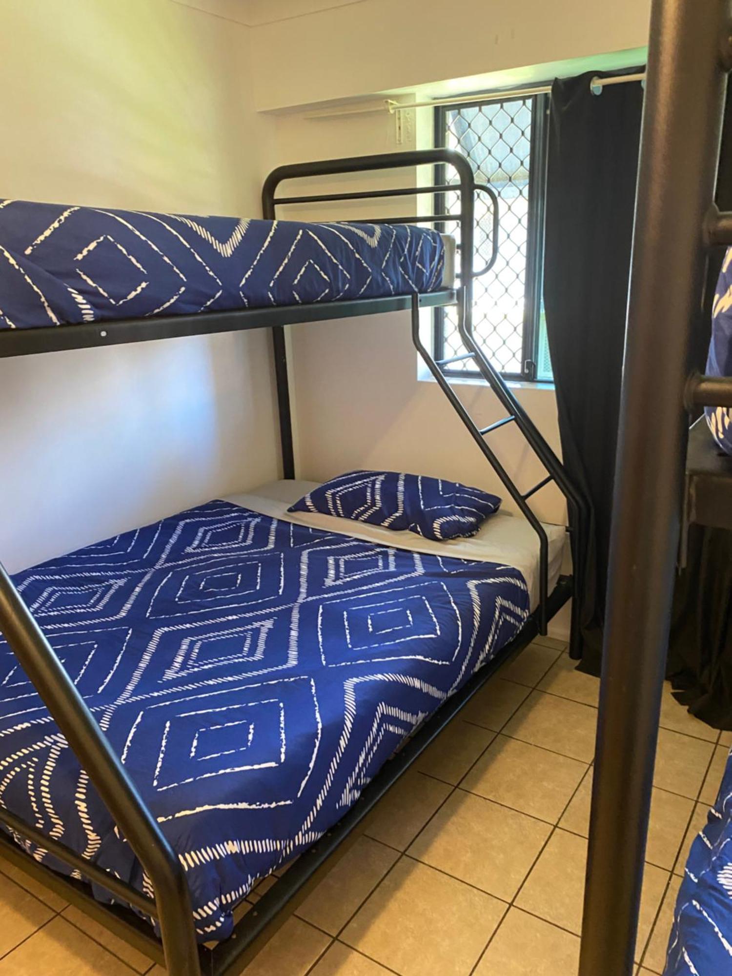 Arrival Lodge Hostel Accommodation Gold Coast Extérieur photo
