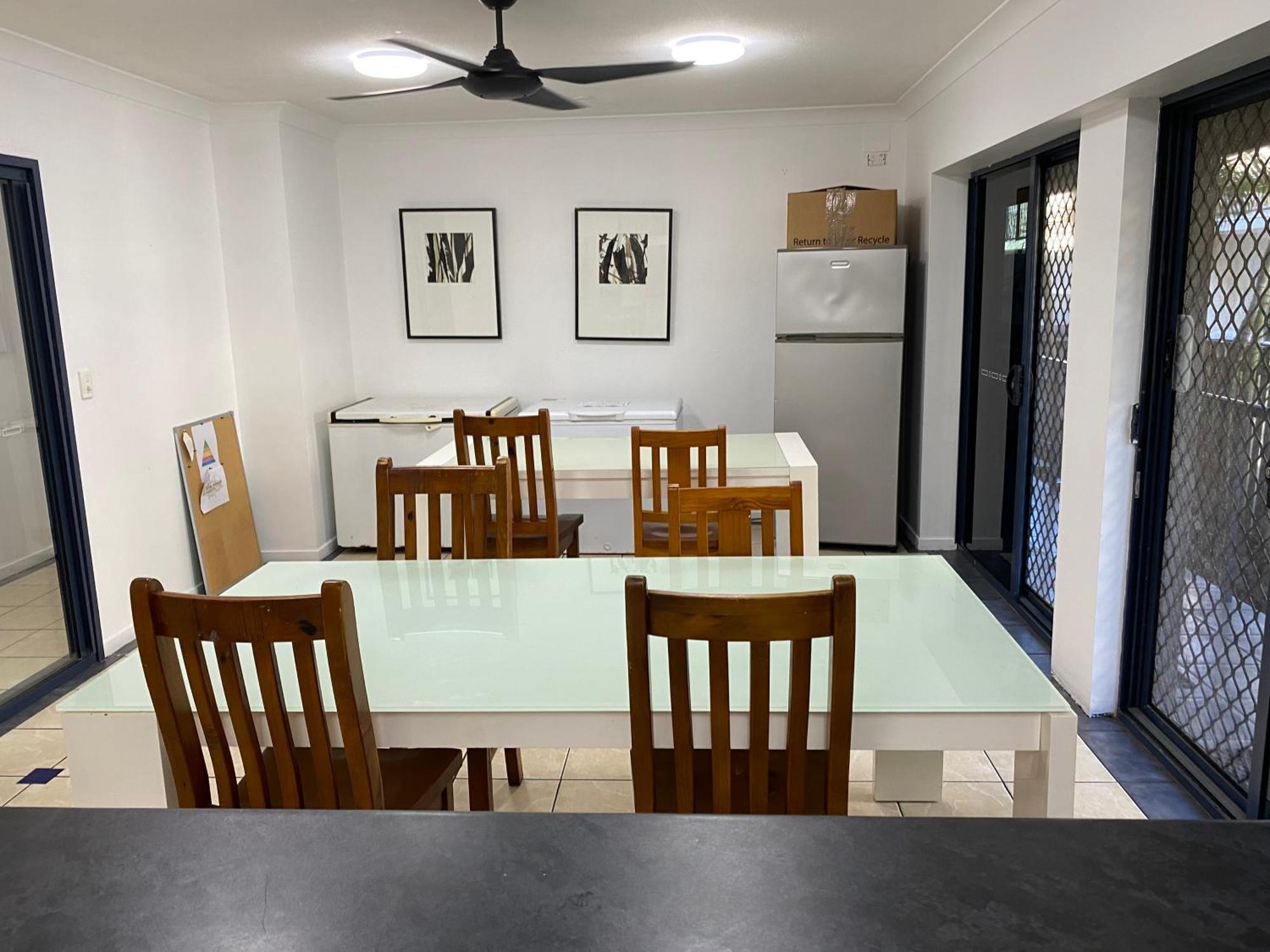 Arrival Lodge Hostel Accommodation Gold Coast Extérieur photo
