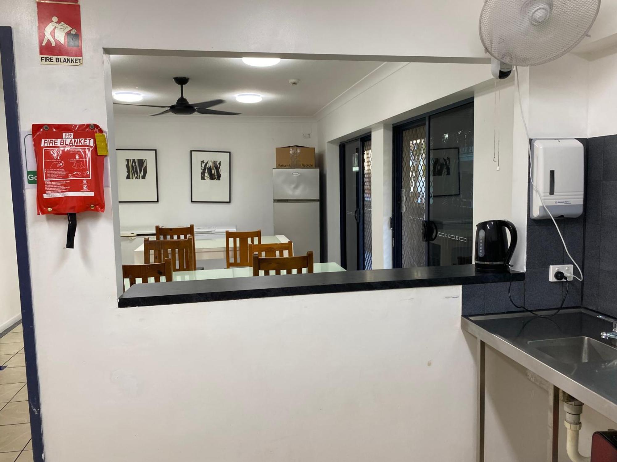 Arrival Lodge Hostel Accommodation Gold Coast Extérieur photo