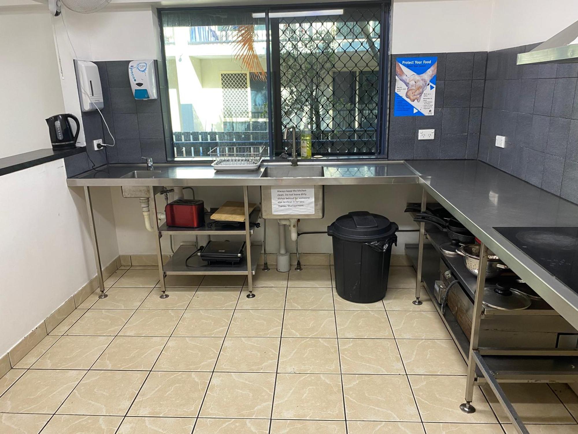 Arrival Lodge Hostel Accommodation Gold Coast Extérieur photo