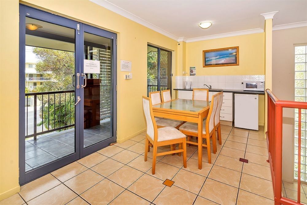 Arrival Lodge Hostel Accommodation Gold Coast Extérieur photo