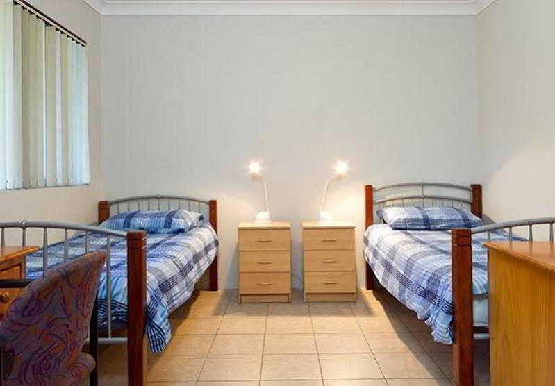 Arrival Lodge Hostel Accommodation Gold Coast Extérieur photo