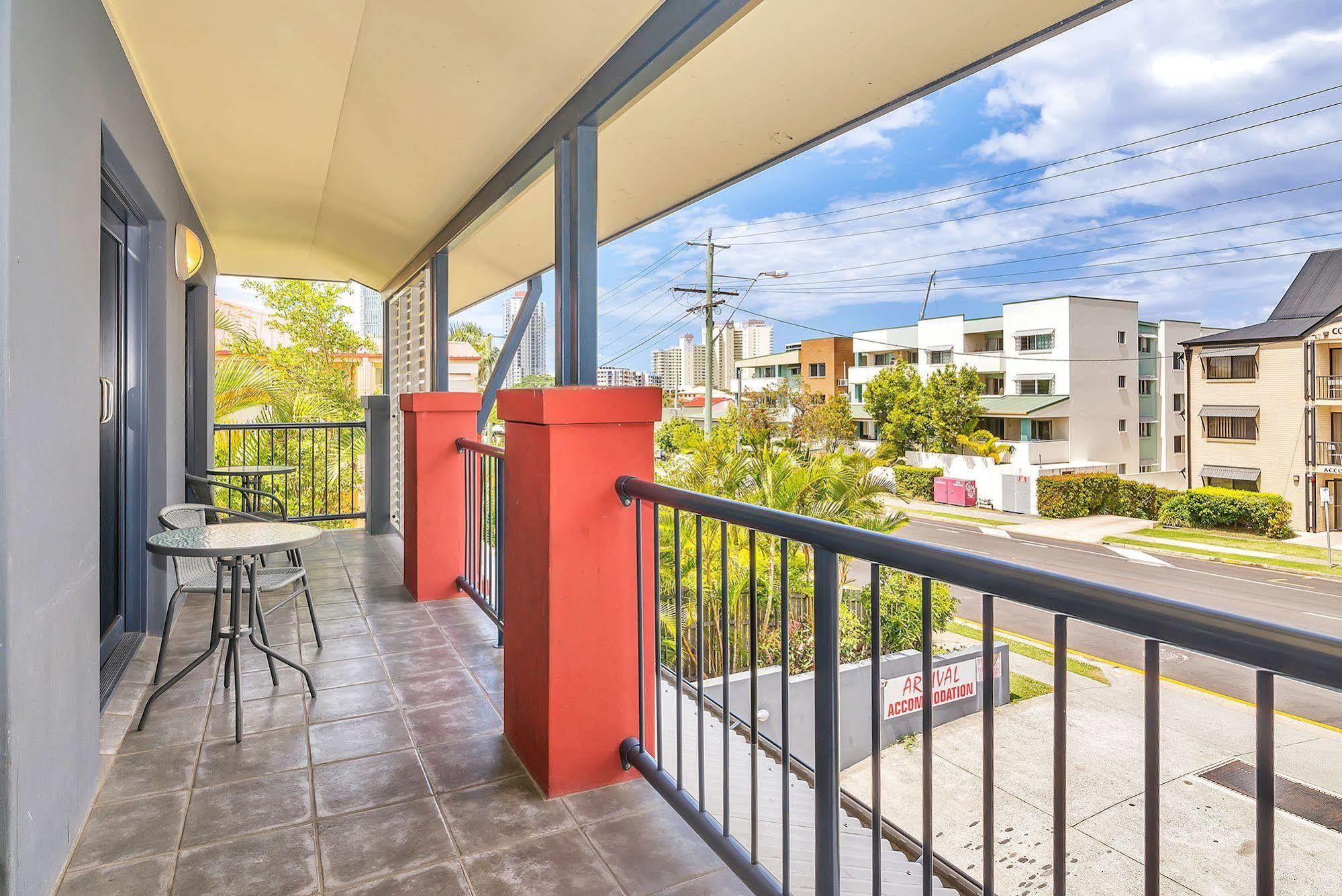 Arrival Lodge Hostel Accommodation Gold Coast Extérieur photo