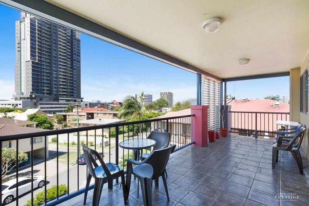 Arrival Lodge Hostel Accommodation Gold Coast Extérieur photo