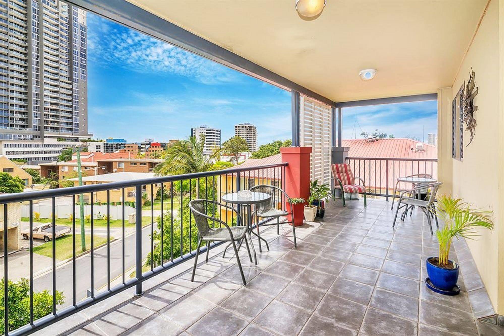 Arrival Lodge Hostel Accommodation Gold Coast Extérieur photo